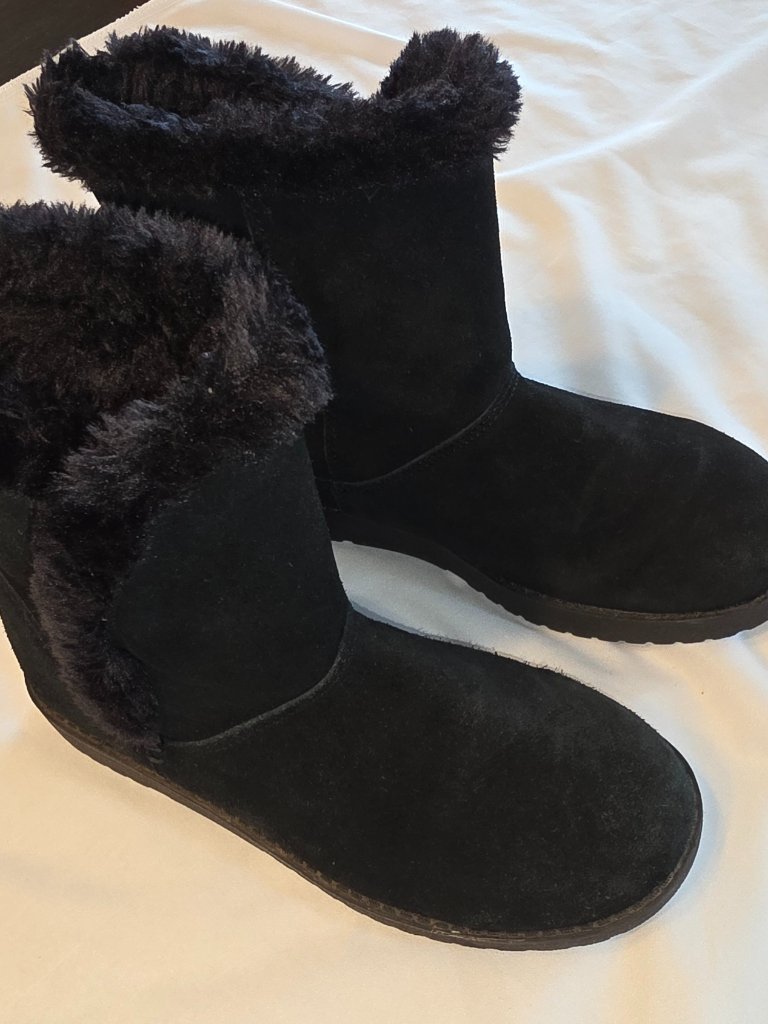 Black Suede Boots Faux Fur Lining Warm Cozy Winter Womens Sz 7 Shoes — image 5 of 8